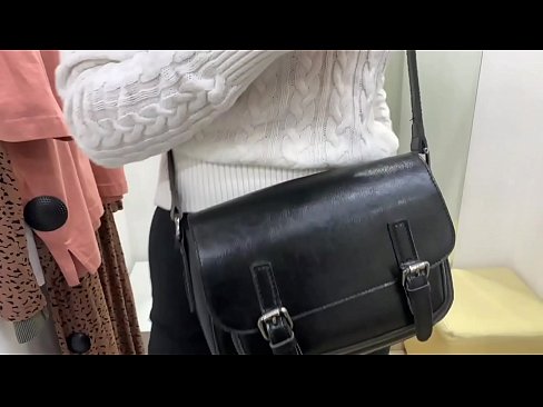 ❤️ Masturbasyon piblik nan jenn femèl FeralBerry ak yon gode nan sal la Fitting ️❌ Pornografi difisil nan ht.fuxporn-com.ru ❌